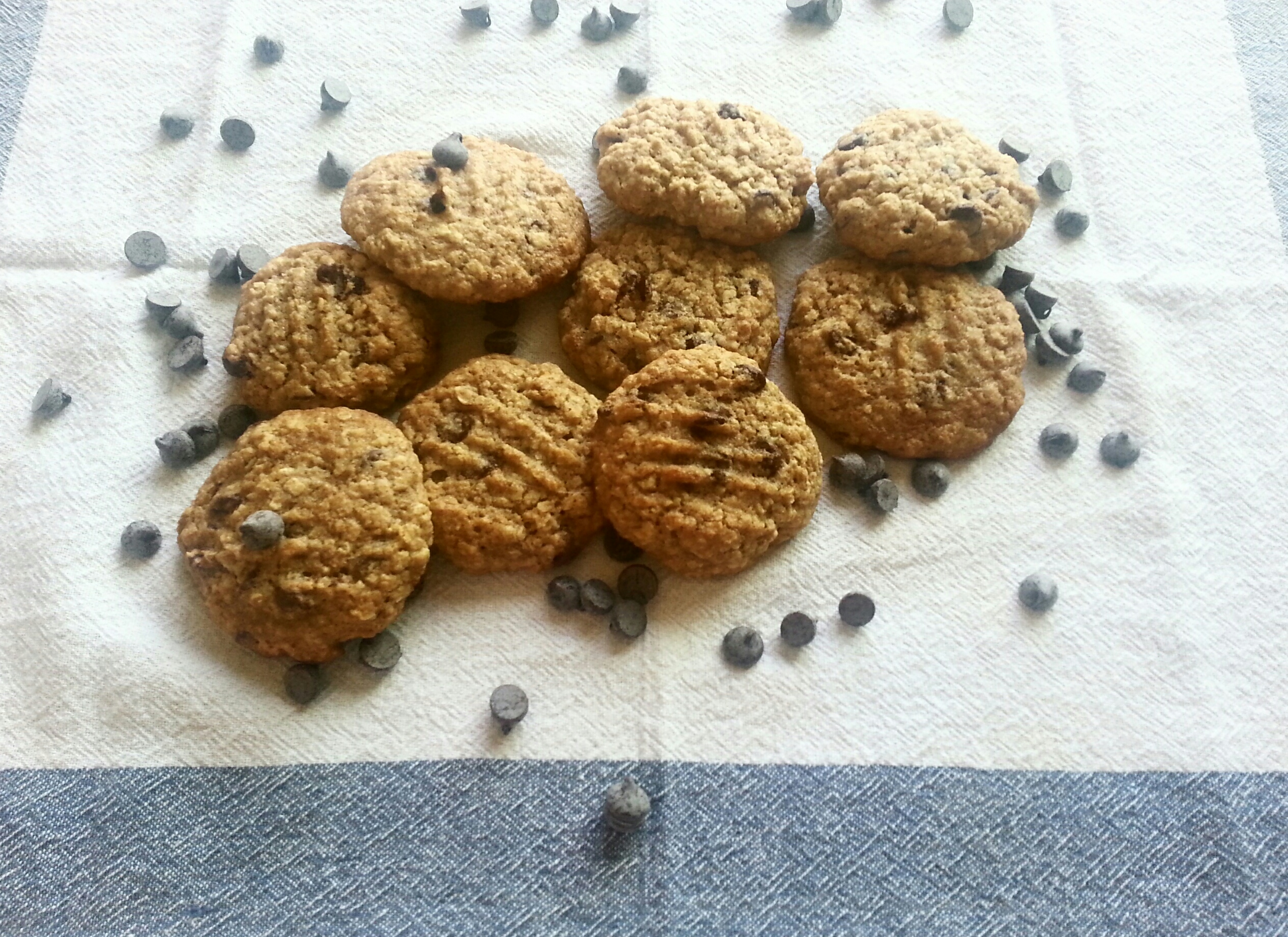 Oat Chocolate Chip Cookies - Nutrition Thyme RD